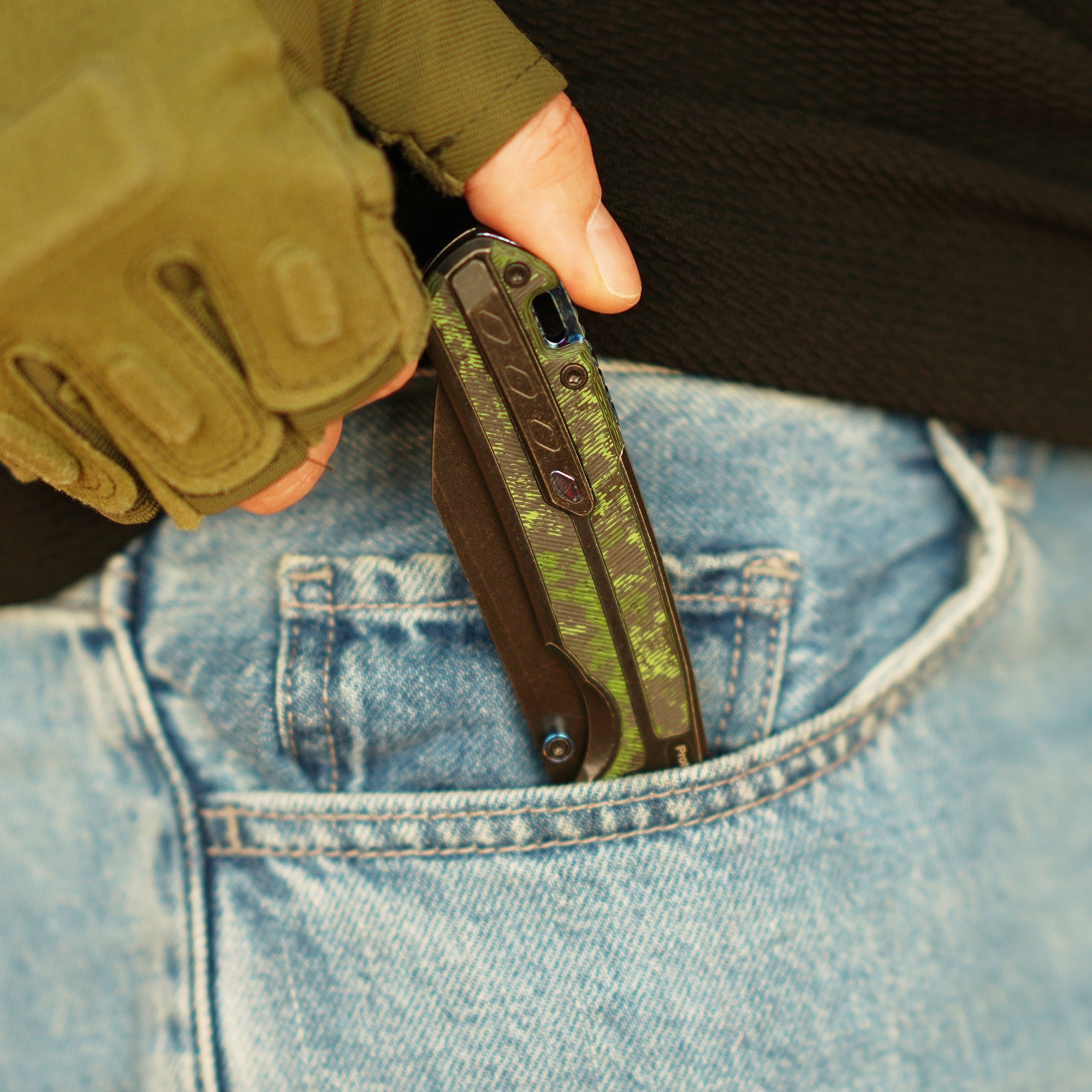 CJRB Interstellar Pyrite-Light J1945G S90V Blade Titanium and Fat Carbon Inlay Handle Folding Knives(Limited edition) - Black (J1945G-BJWCF)