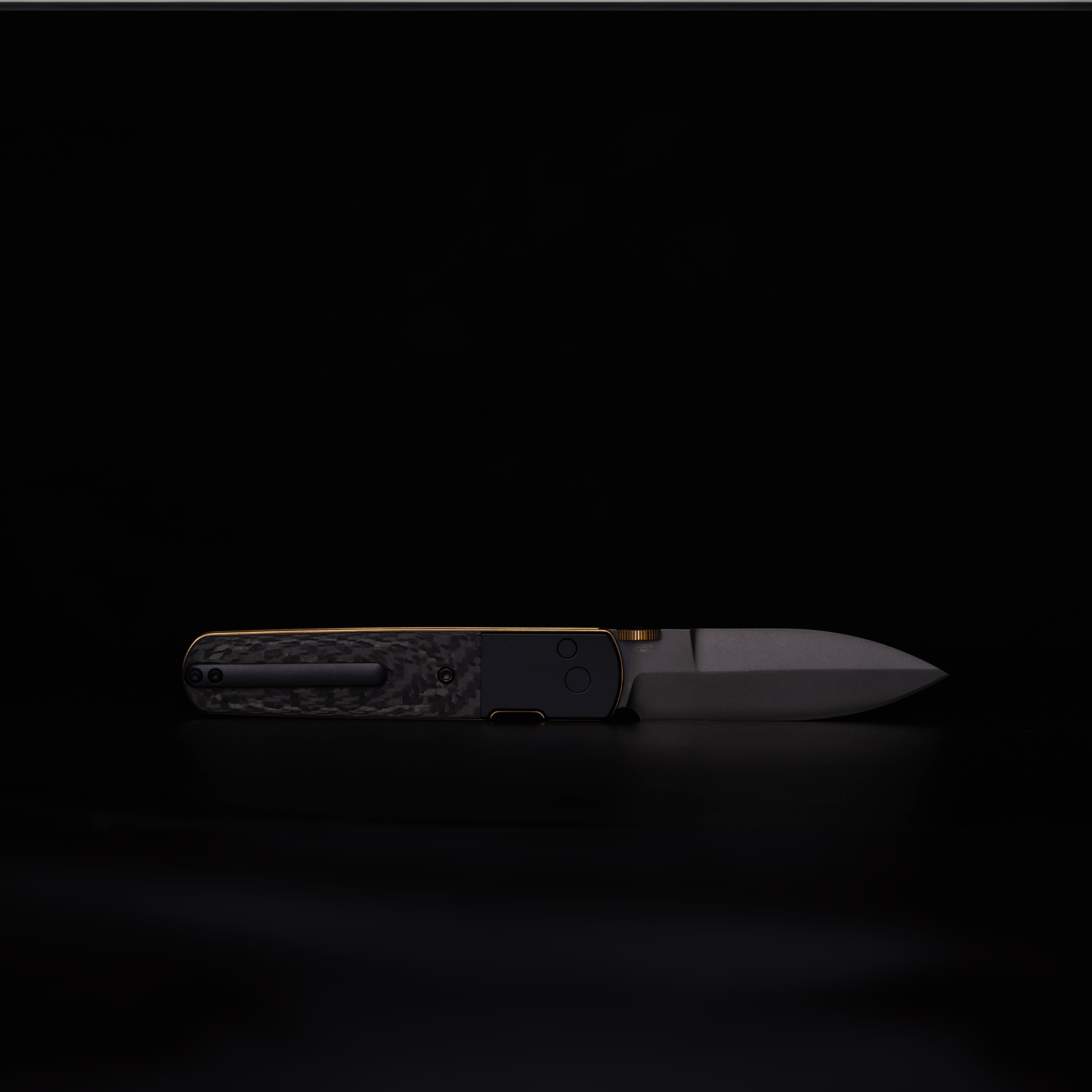 CJRB The Perfect Locust -Classy Carbon | Button Lock (J1951G-BCF)