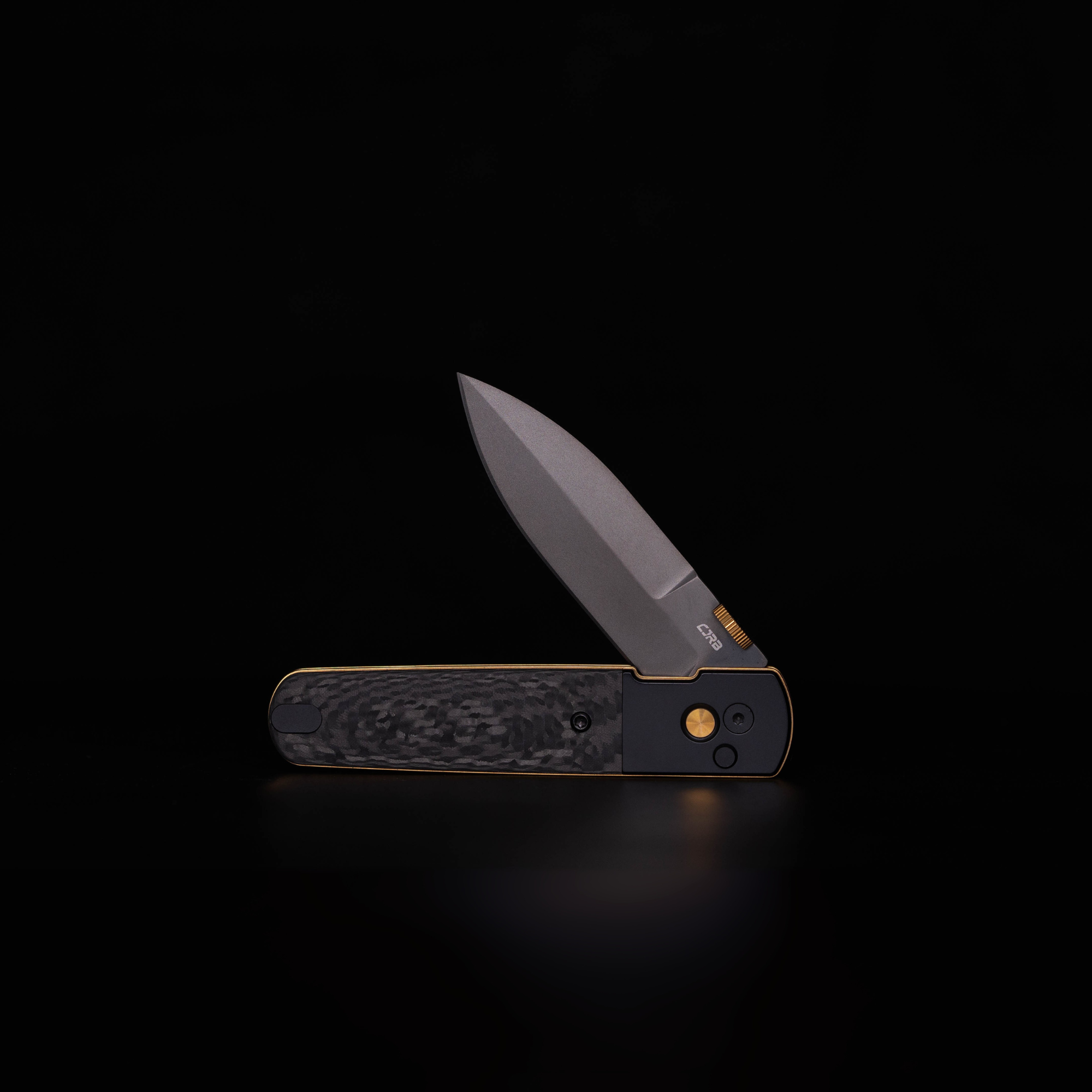 CJRB The Perfect Locust -Classy Carbon | Button Lock with Safety Switch (J1951G-BCF-1)