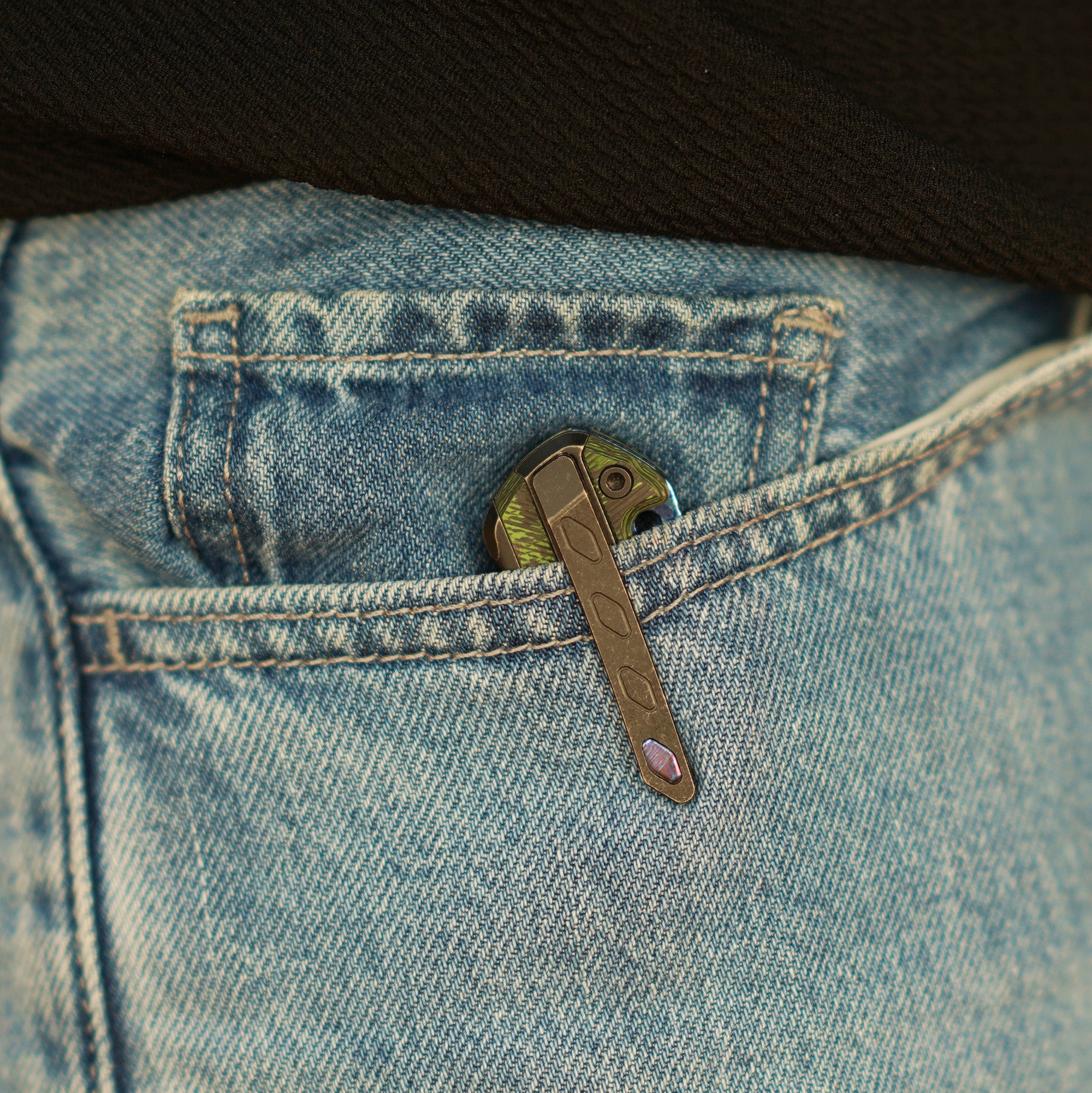 CJRB Interstellar Pyrite-Light J1945G S90V Blade Titanium and Fat Carbon Inlay Handle Folding Knives(Limited edition) - Black (J1945G-BJWCF)