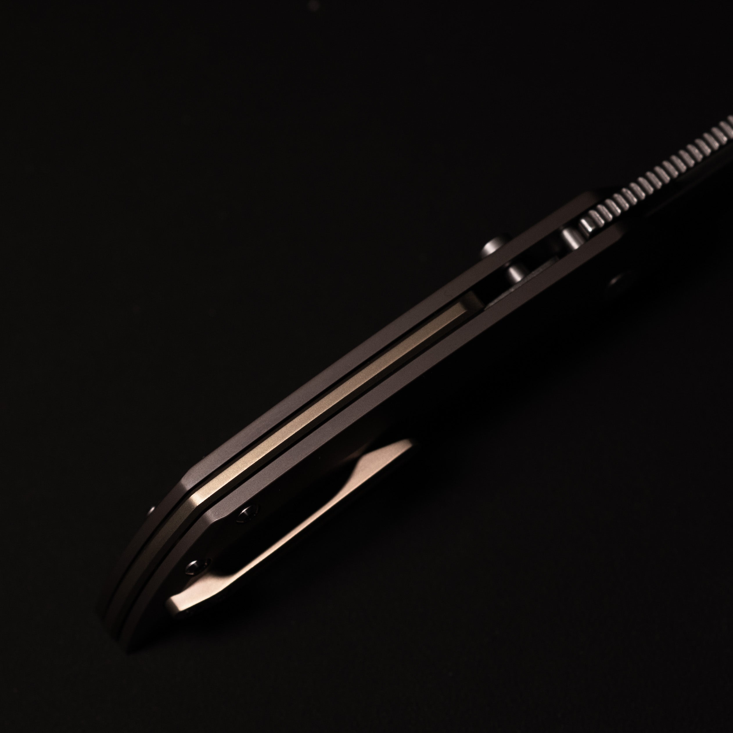 Artisan Cutlery Mousebird Thumb Hole Top Liner lock Lock EDC Knife Titanium Handle Gold Titanium Clip(3'' CPM S35VN Stone Wash Blade ) 1889G-DG