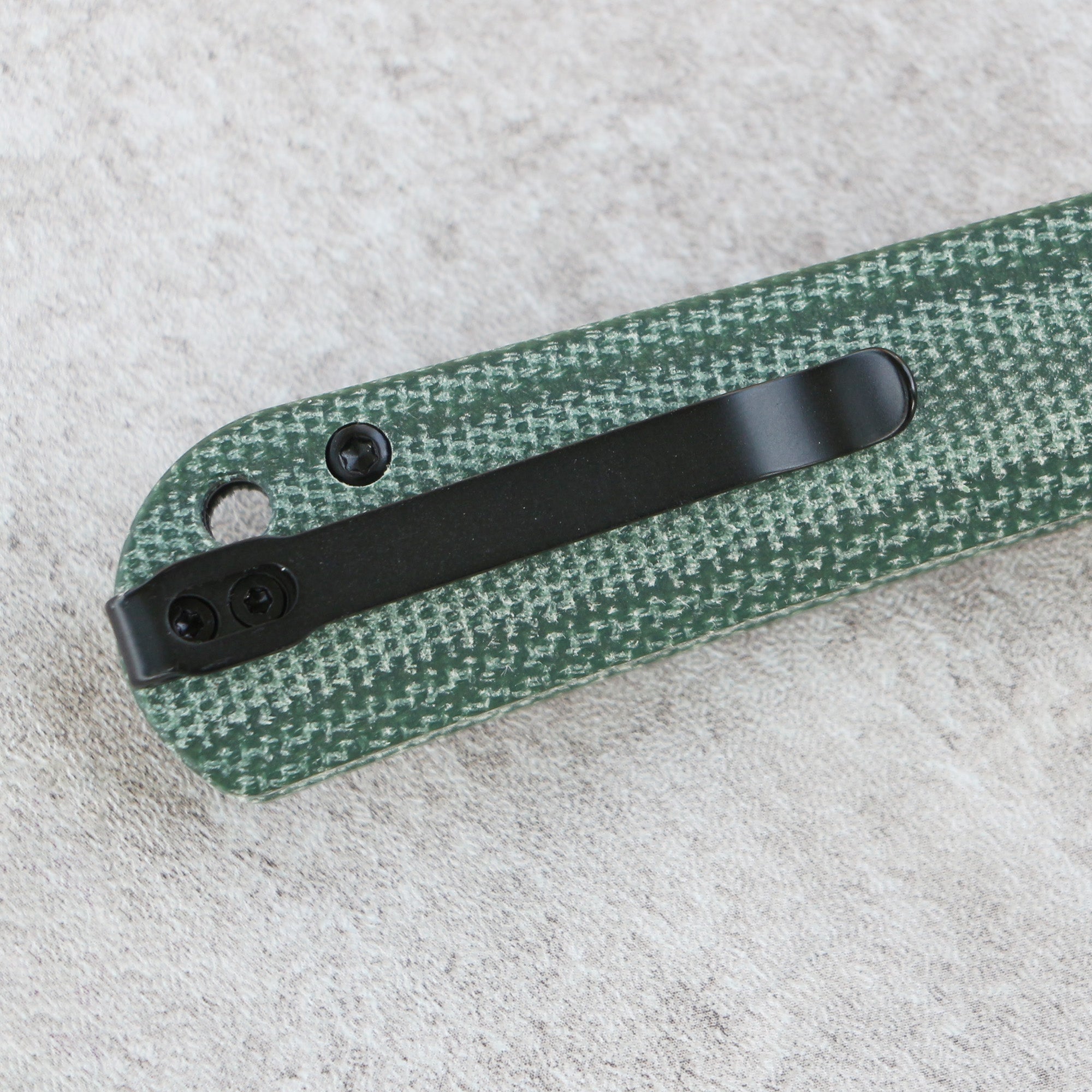 CJRB Bolt Thumb Stud & Recoil Lock V2 Folding Knife Green Micarta Hand